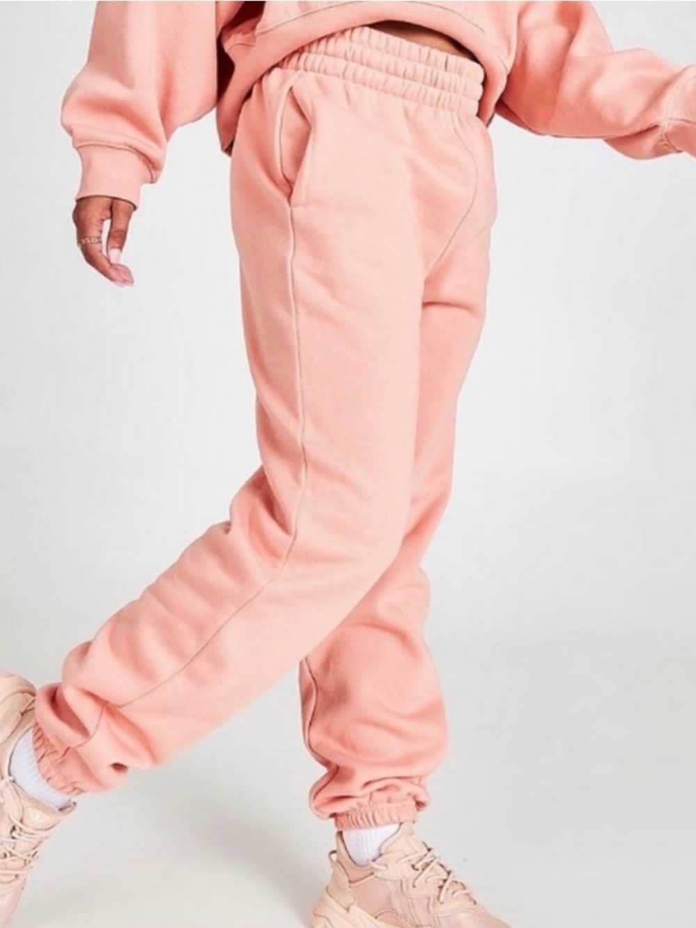 🍑Adidas joggers cool summer color! Where with a tank and be comfy all day!☀️